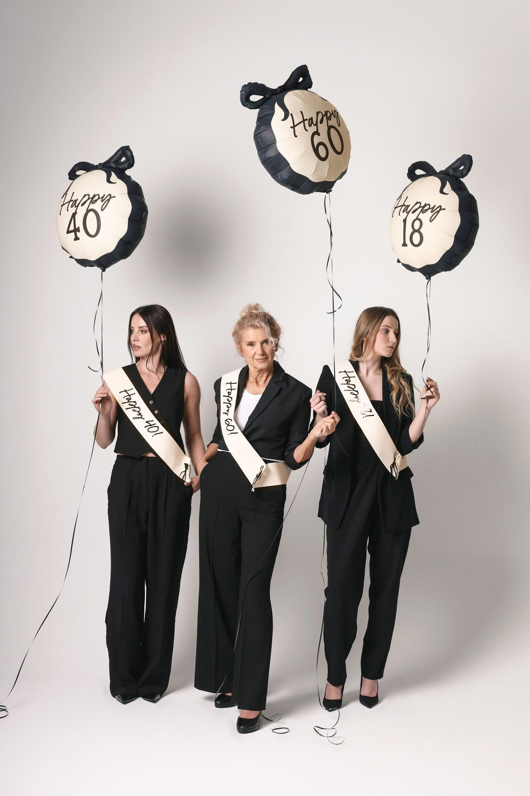 40th Birthday Balloon – Black & Cream Happy 40 Foil Balloon - Coquette Theme With Scallop Edge And Bow - Inflate With Helium Or Air - Jolie Fete UK