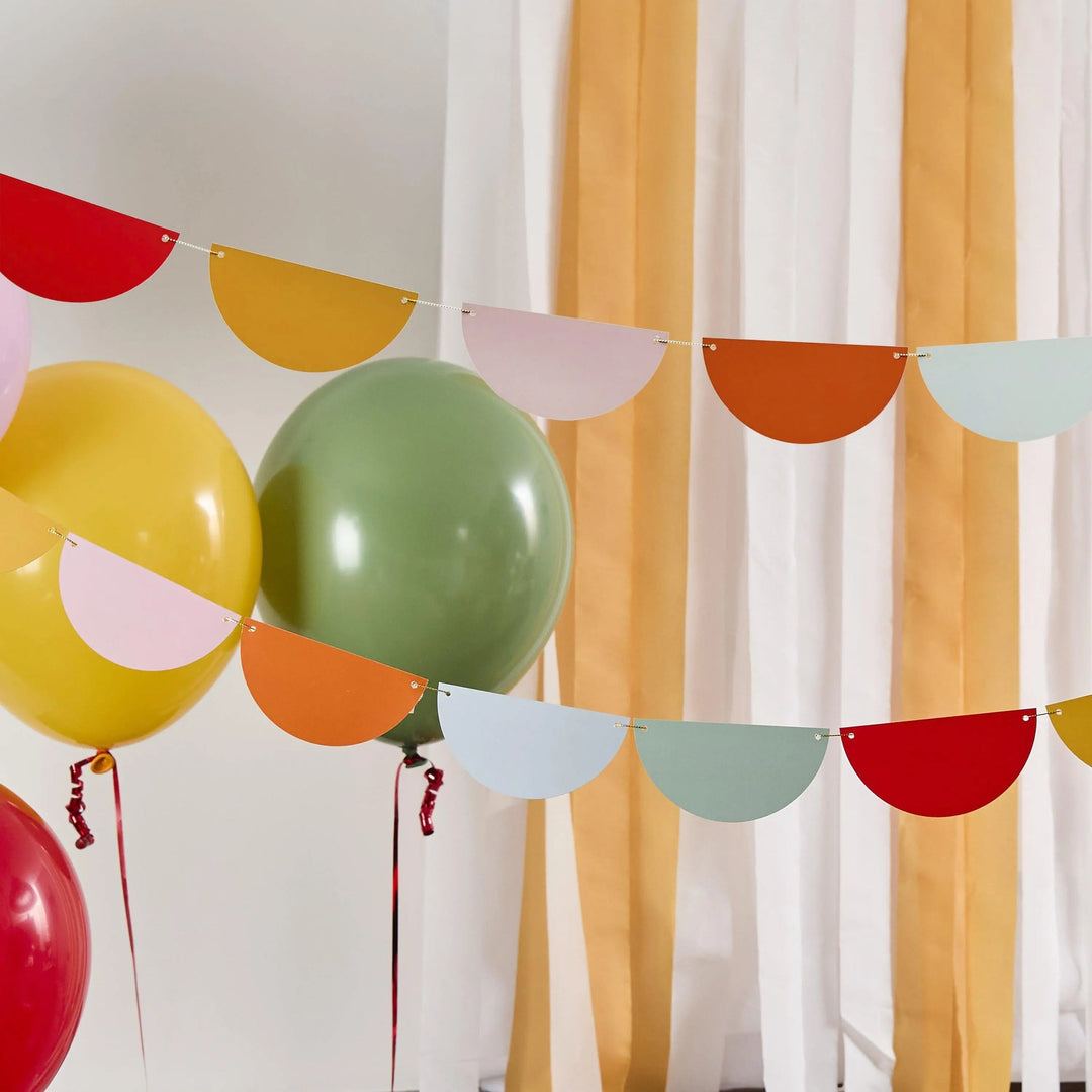 Circus Garland - Circus Party - Circus Carnival Bunting - Colourful Card Scallop Banner - Funfair Theme - Kids Birthday Party Backdrop - 4m - Jolie Fete UK