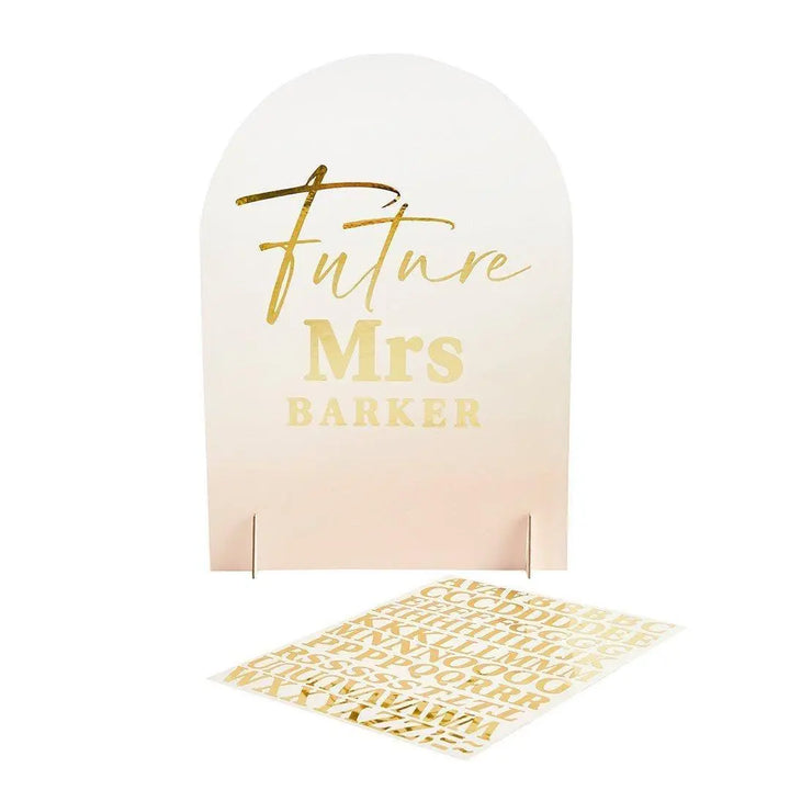 Future Mrs Sign - Customisable Hen Party Table Decor - White & Pink Peach Signage - Personalised Bride to Be Decoration - Custom Surname - Jolie Fete UK