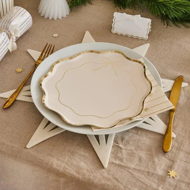 Gold & White Wavy Edge Bow Paper Plates - Gold Foil Tableware - Elegant Birthday, Christmas and Wedding Party Plates - Han Party -Pack of 8 - Jolie Fete UK