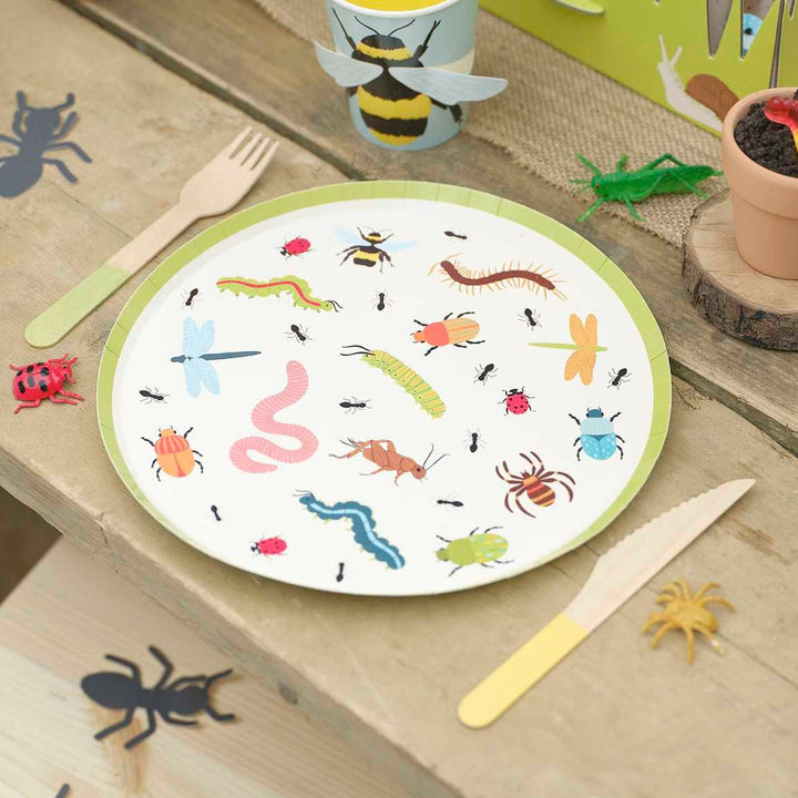 Bug Party Paper Plates - Bugging Out - Ginger Ray - Pack Of 8 - Jolie Fete UK