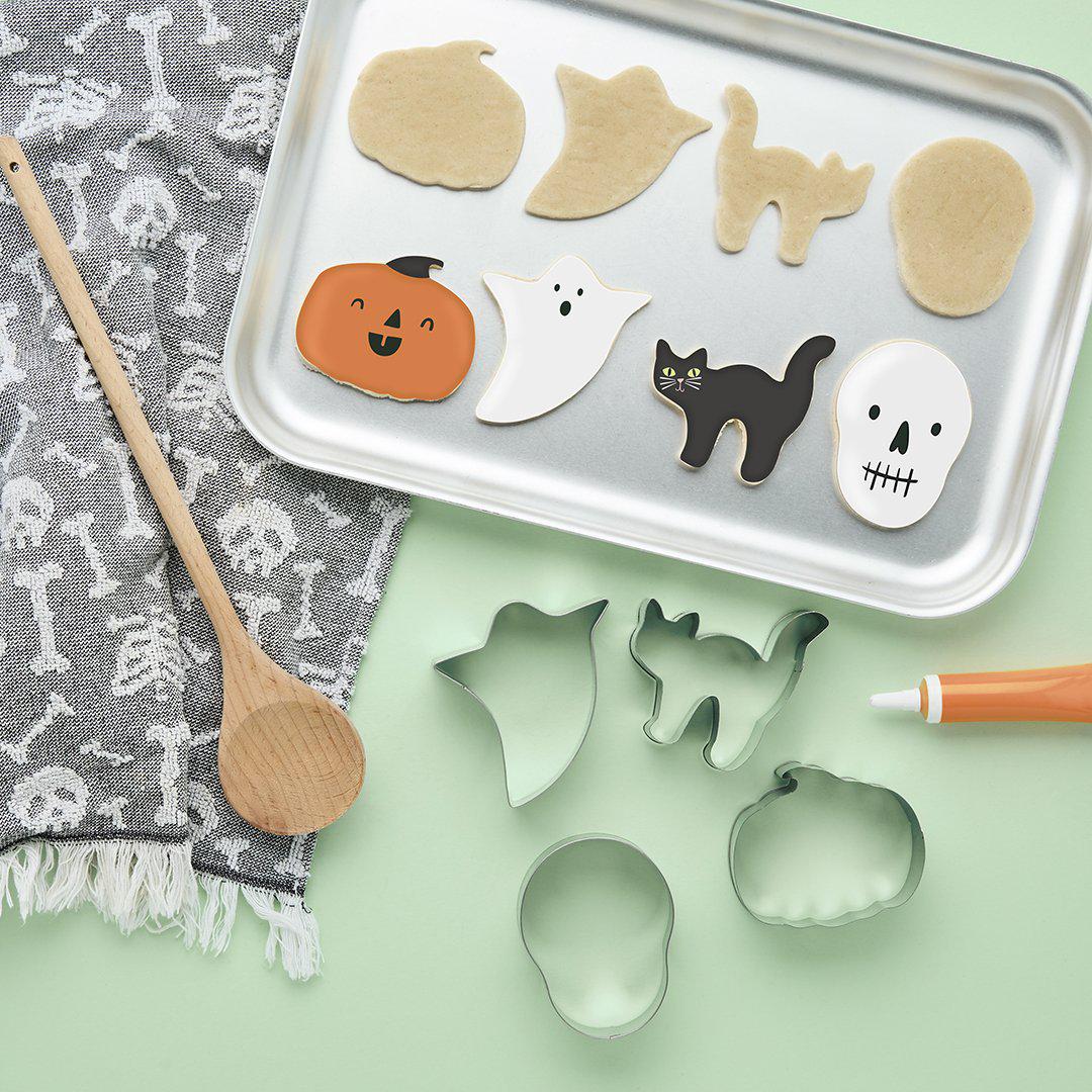 Halloween Cookie Cutters - Pumpkin, Ghost, Skull, Cat Metal Cookie Cutters - Halloween Party Supplies - Retro Halloween - Pack Of 4 - Jolie Fete UK