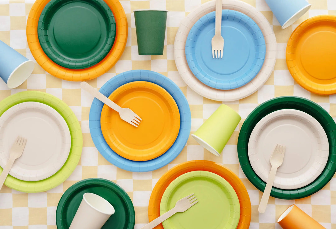 Green Paper Plates 18cm - Dark Green Party Tableware - Eco Friendly Disposable Plates - 6 Pack - Birthday Party Supplies - Dinosaur Party - Jolie Fete UK