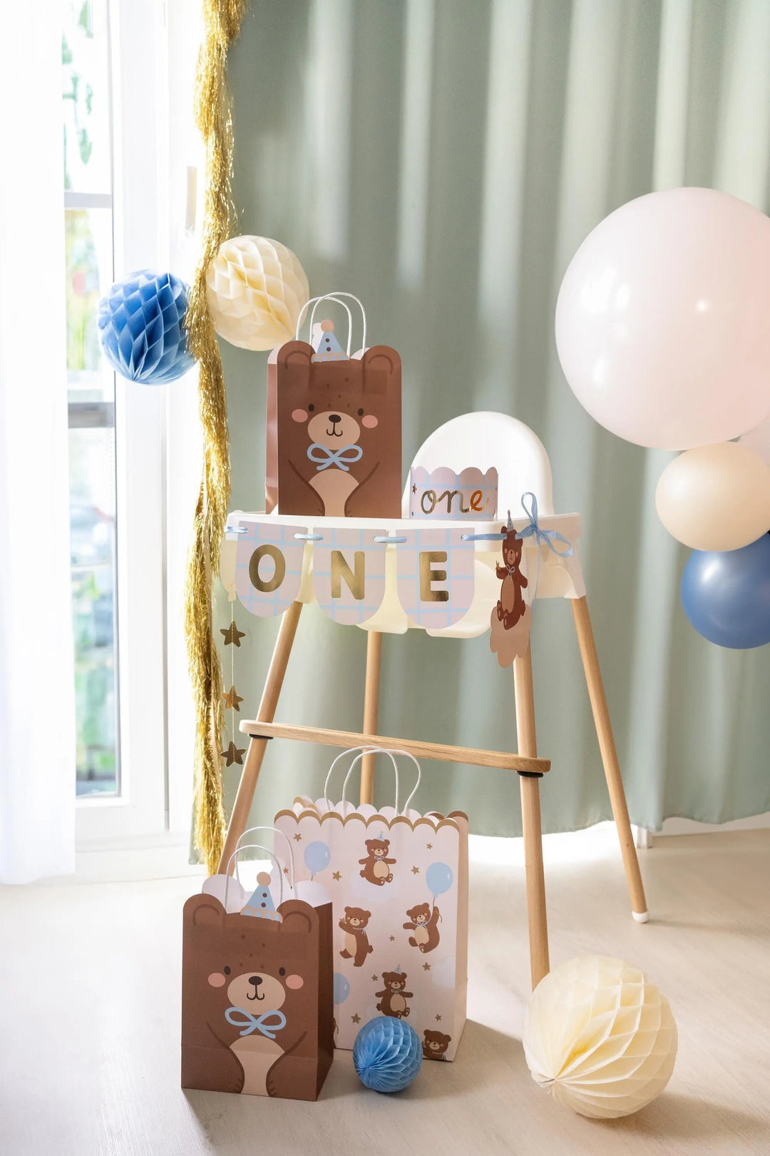 Teddy Bear 1st Birthday Highchair Banner & Crown - Cake Smash Prop - Gold Foil "One" Bunting - Boys First Birthday Set - Birthday Garland - Jolie Fete UK