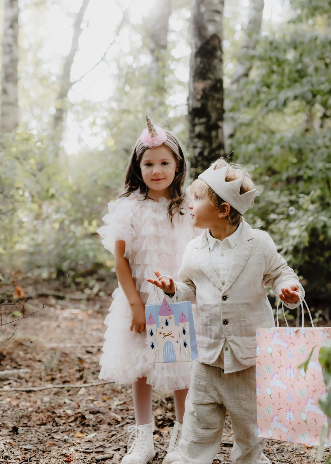 Unicorn Party Bag - Small Castle Paper Gift Bag - Unicorn & Princess Birthday Treat Bags - Unicorn Birthday Party Theme - 20 cm - 1 Bag - Jolie Fete UK
