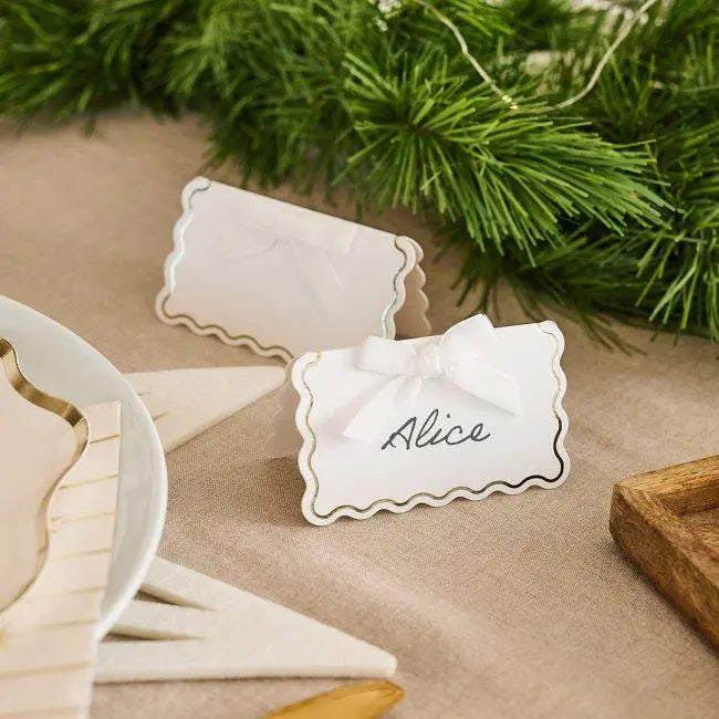 White Wavy Edge Place Cards With White Velvet Bows - Pack of 8 - Wedding Table Name Cards - Christmas, Birthday, Baby Shower Party Decor - Jolie Fete UK
