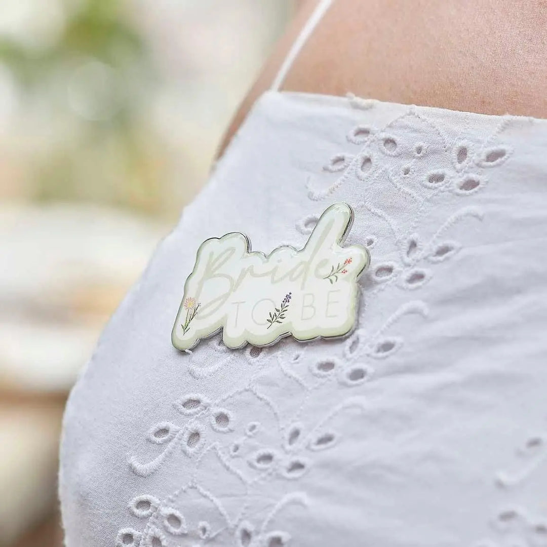 Floral Bride To Be Hen Party Badge - Bride To Be Sash Alternative - Boho Team Bride Enamel Pin Badge - White & Green - Bachelorette Party