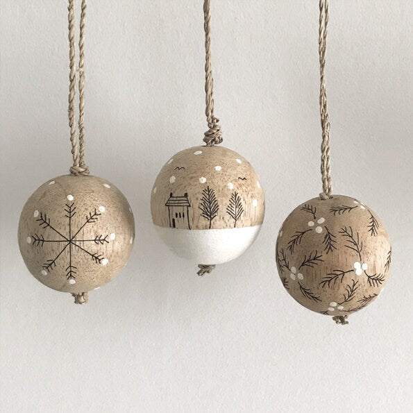 Small Wooden Christmas Decoration - Wooden bauble - Snowy Houses - Christmas Tree Decoration - Christmas Ornament - Holiday Decor