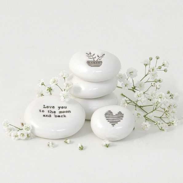 Special Mum Pebble - White Porcelain Keepsake Token - Mothers Day Gift - Birthday Present - Christmas Present For Mum - East Of India